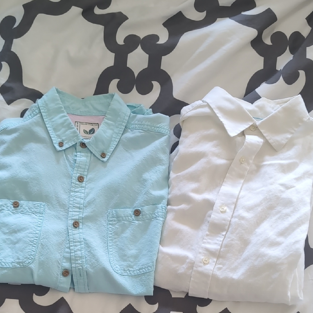 Banana Republic Light Blue and White Casual Button Down Shirts